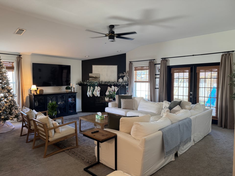 Living room at 5860 Arch Ave